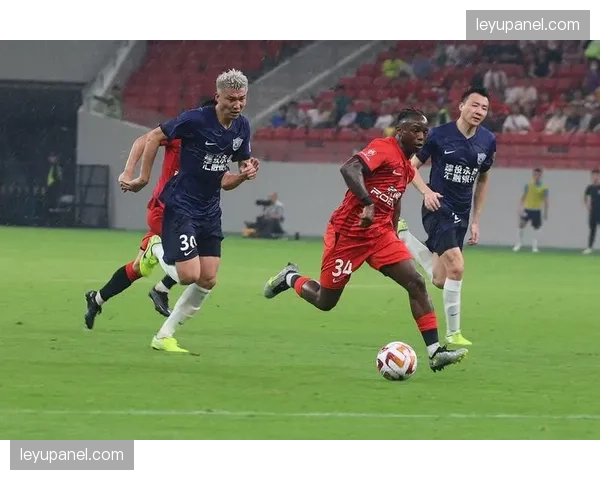 述评:深圳新鹏城绝杀沧州雄狮,替补奇兵登场后一次传中制造混乱并得分